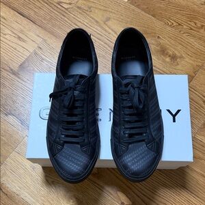 Givenchy Men's Black Sneakers US10/EU43